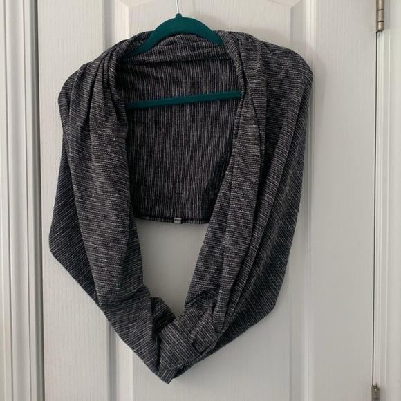 Lululemon Gray Striped Vinyasa Reversible Convertible Snap Scarf - Picture 8 of 9